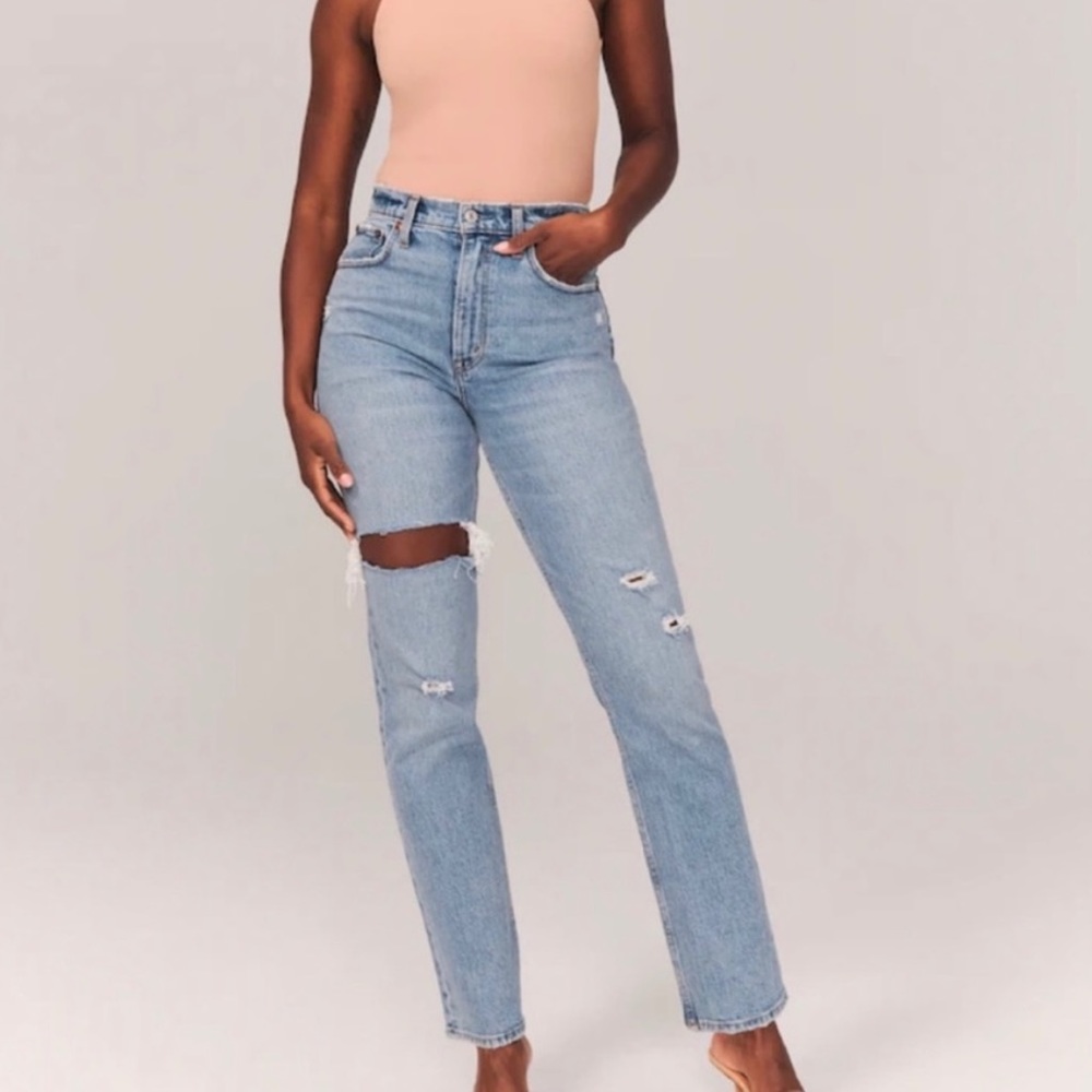 Abercrombie & Fitch Ultra High Rise 90’s Straight Distressed Jean